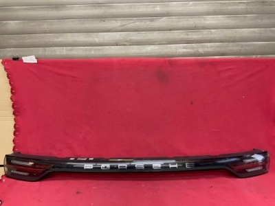 Porsche cayenne 9y фара задній середня накладка led 9y0945081f оригінал фото №1