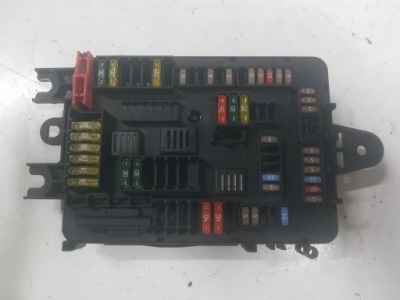 Bmw 1 f20 f21 1.6 2.0 d коробка запобіжників фото №1