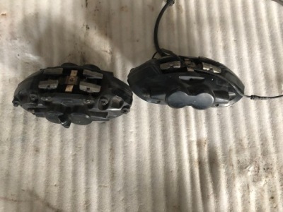 Bmw i8 супорт гальмівний перед cena za szt. фото №1