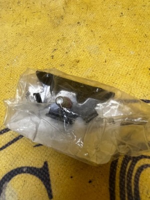 POIGNÉE FIXATION BATTERIE MINI R55 R56 R57 R58 R59 R60 R61 NEUF OEM 