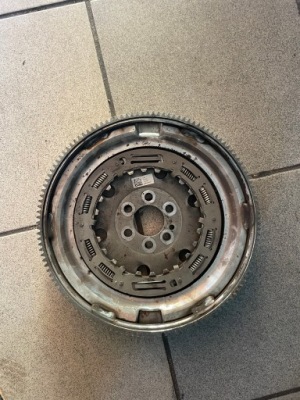Volkswagen оригінальний номер 04e105266k колесо маховик фото №1