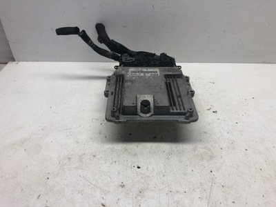 Бортовий комп'ютер блок керування двигуна renault master iii 2,3 dci 0281016808 роз'єми фото №1