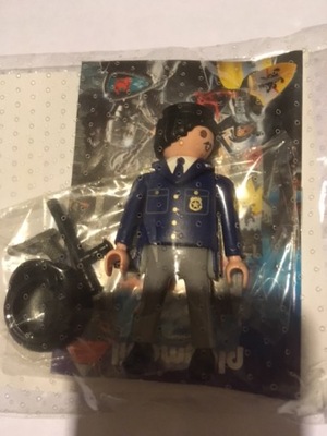 PLAYMOBIL FIGURKA POLICJANT NA SŁUŻBIE