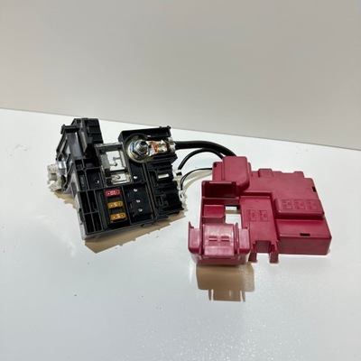 Toyota yaris cross клемма плюсовая предохранитель фото №1