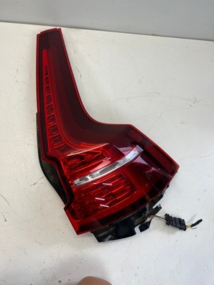 Volvo v60 ii лампа правая задняя p32291359 фото №1