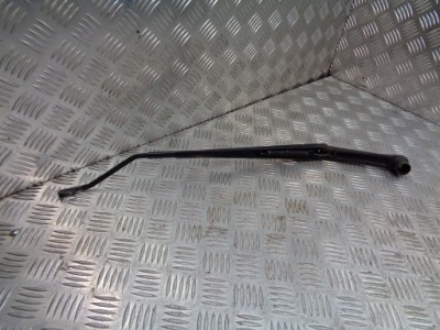 Важіль двірники перед правий chrysler pacifica фото №1