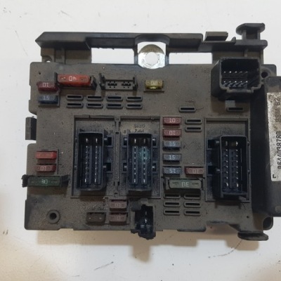 Коробка запобіжників peugeot 307 9644038780 фото №1