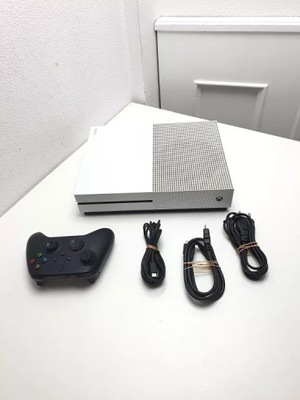 KONSOLA XBOX ONE S 500GB KABLE PAD