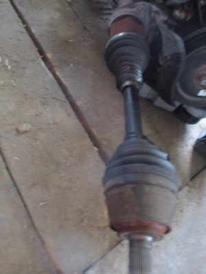 Volvo v40 ii 2,0b привідний вал права/ліва p31437517/25960 фото №1