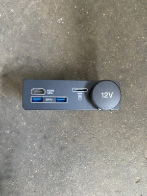 Jaguar f pace разъём port usb fw93-19e110-ad фото №1