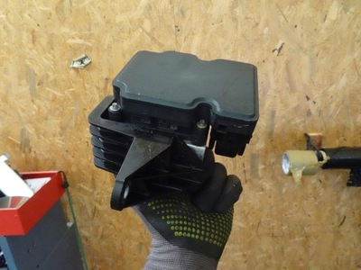 Opel karl насос abs 544764491 фото №1