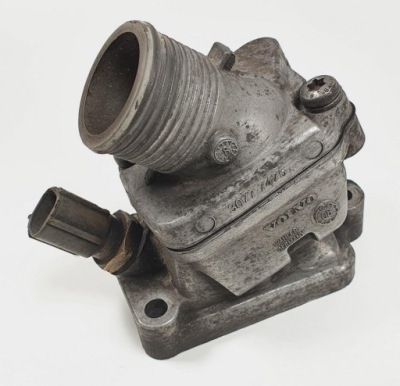 Корпус термостата volvo xc70 ii 2.4 d 30777475 фото №1