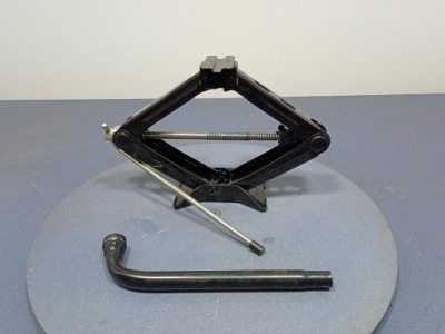 Volvo v40 ii lift 16- корзина вкладыш колеса запасного домкрат ключ 31381882 фото №1