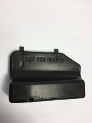 Захист пластик фаркопа замка капот mercedes w124 1248890025 фото №1