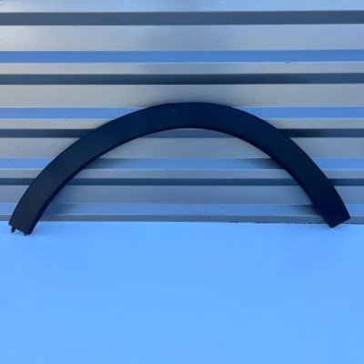 Volvo xc40 17- молдинг крила правий задня фото №1