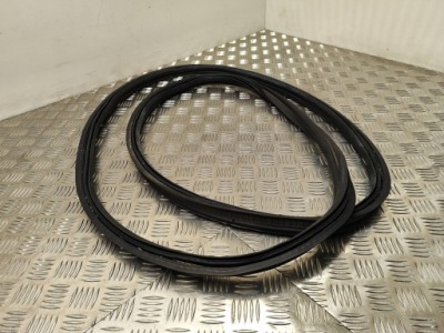 Прокладка кришки багажника citroen ds7 crossback фото №1