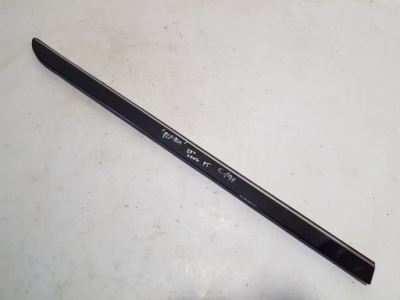 Молдинг двері правий задній mercedes w251 long a2516902662 c197 197 фото №1