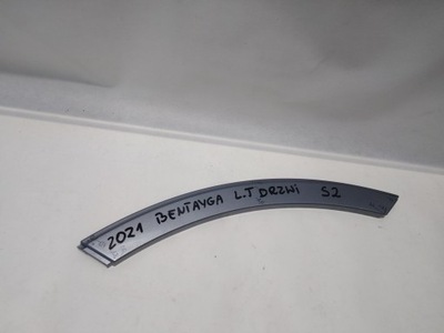 Bentley bentayga lift 2021r молдинг двері ліва задня фото №1