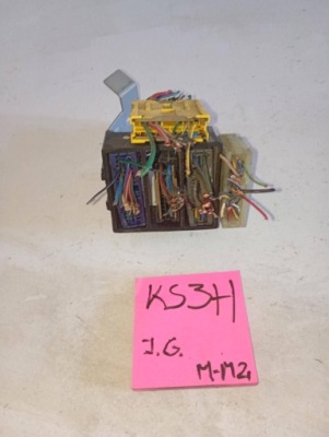 Предохранитель середина mazda 2 89794131654 фото №1