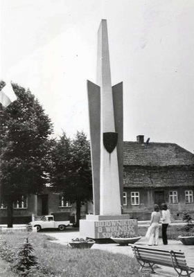 Łobżenica. Pomnik Wdzięczności