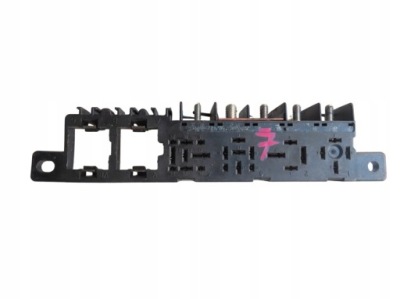 Коробка предохранителей vw passat b5 3b2 8l0941822a 1.9l дизель 66kw 2004 фото №1