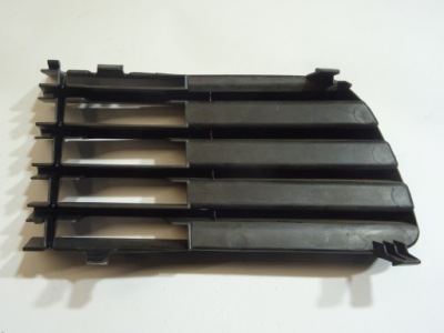 Решётка радиатора заглушка бампера правая prius 5311247020 фото №1