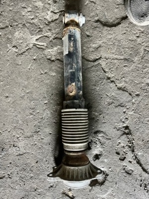 207 bmw f20 f21 f22 амортизатор задний  задний 6863752 6798876 фото №1