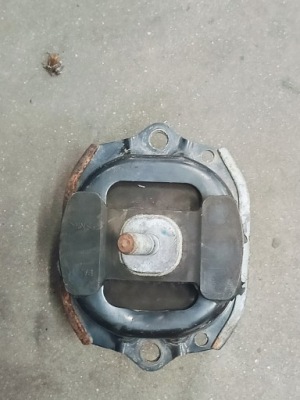 Подушка двигателя bmw 6853103 x5 f15 x6 f16 фото №1