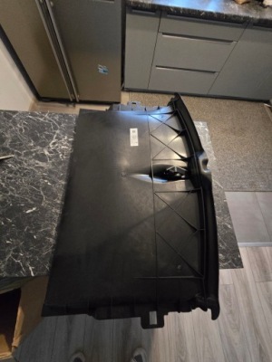 Tesla 3 повітропровід повітря фото №1