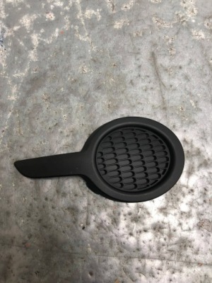 Заглушка противотуманной фары правый перед peugeot 208 9673856977 фото №1