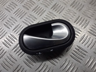 Ручка правая задняя внутренняя renault scenic ii 1.6 8200028486 фото №1