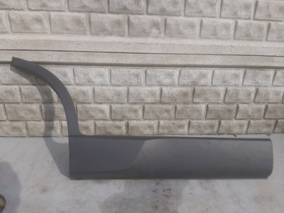 Ssang yong rexton g4 17- молдинг двері правий задня фото №1