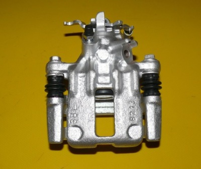 Супорт лівий задня nissan primera p11 278/10 96-02r фото №1