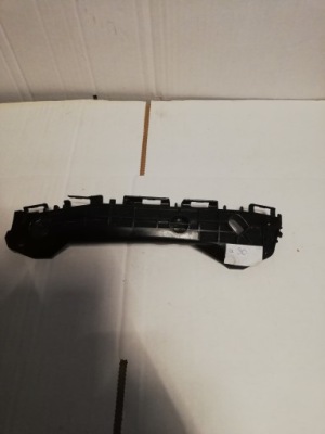 Toyota yaris iii `17-19 направляющая бампера правый задняя фото №1