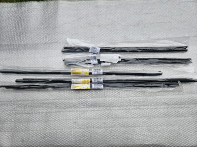 Skoda scala 654 прокладка скло перед права хром nowa oryg. фото №1