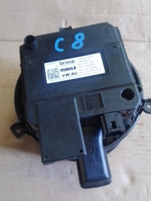 Повітродувка обігрівача audi a6 c8 4m1820021c фото №1