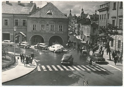 Kielce Plac Partyzantów samochody dużo postój TAXI