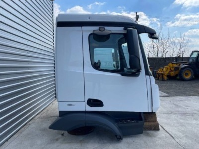 Mercedes-benz actros mp4 a9607202203 дверь правое новая фото №1