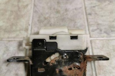 Замок крышки багажника renault grand scénic ii jm0/1_ 8200076240 1.5l фото №1