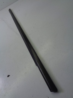 Молдинг уплотнитель стекло левый перед ssangyong rodius 2004- фото №1