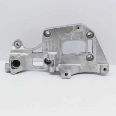Кронштейн кронштейн генератора vw golf plus 2.0 fsi blr 06f903143f nr51 фото №1