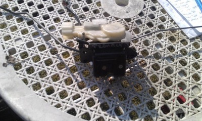 Mazda premacy - замок кришки задня задній фото №1