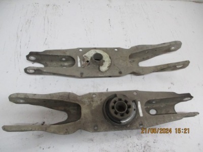 Важіль задній mercedes glb a2473573700 фото №1