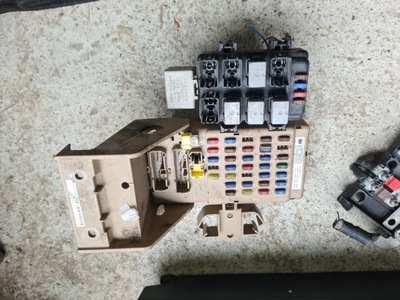 Subaru forester коробка запобіжників 82201fg010 фото №1