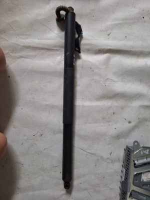 Bmw x1 f48 привід кришки правий 7481807 фото №1