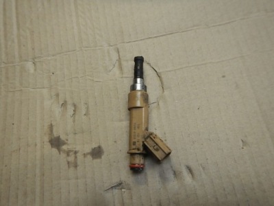 Форсунка auris ii гибрид prius iii prius plus 23250-0t030 фото №1