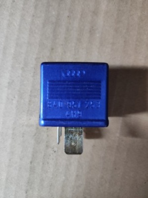 Реле насоса audi 8a0951253 фото №1
