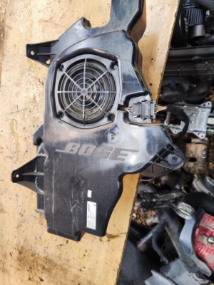 Audi a3 8p підсилювач soobofer bose 8p3035382a фото №1