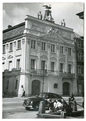 POZNAŃ :: Pałac Działyńskich - stare auto