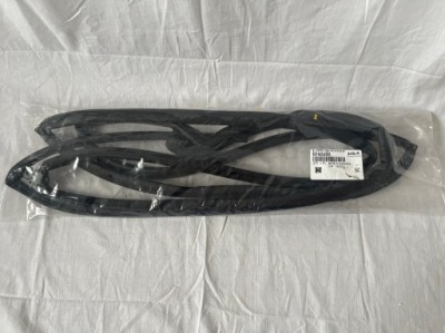 Kia sportage iii прокладка дверь правый задняя 831403u000 фото №1